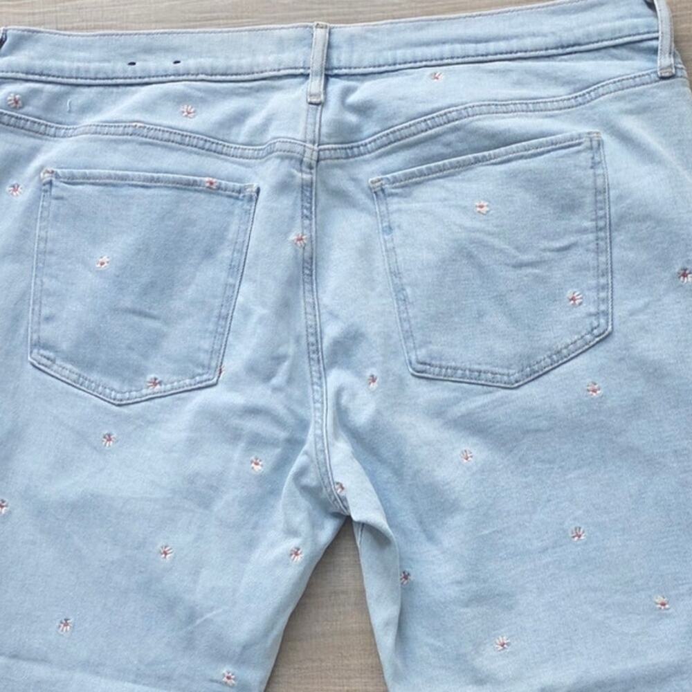 GAP Light Wash Floral Embroidered Girlfriend’s Jeans Women Sz 16/33 - Picture 8 of 14